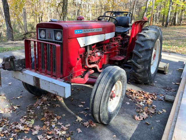 Image of International Harvester 444 equipment image 2