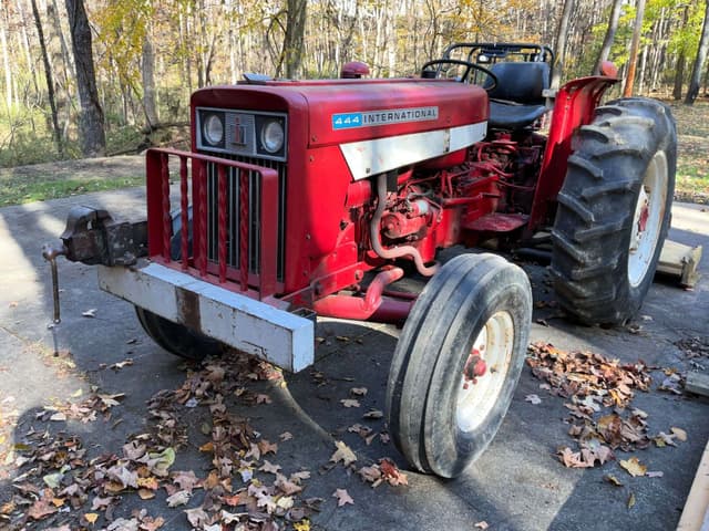 Image of International Harvester 444 equipment image 3