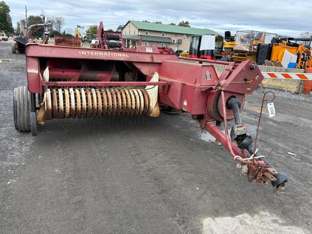 Image of International Harvester 445 equipment image 2