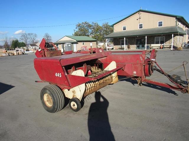 Image of International Harvester 445 equipment image 1