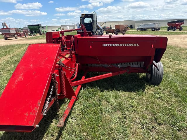 Image of International Harvester 445 equipment image 4