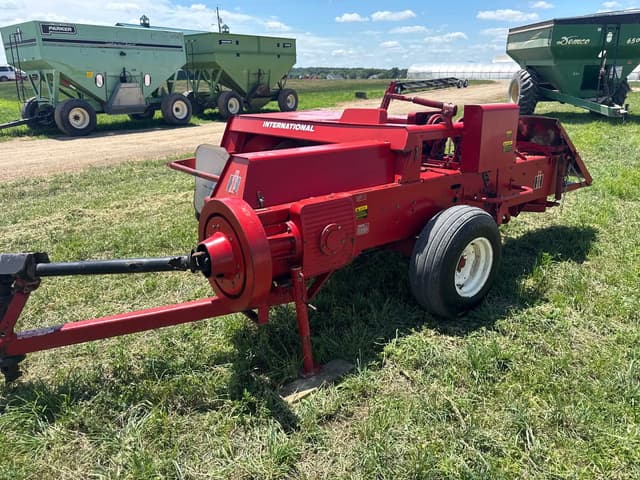 Image of International Harvester 445 equipment image 2