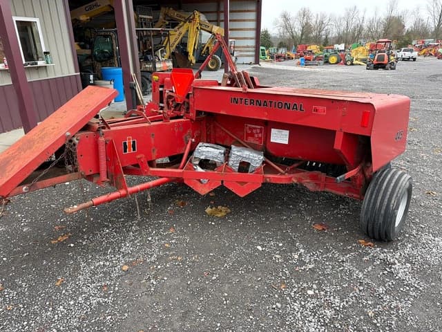 Image of International Harvester 445 equipment image 4