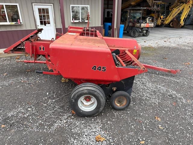 Image of International Harvester 445 equipment image 3