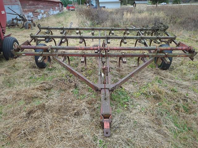 Image of International Harvester Vibra Shank equipment image 1