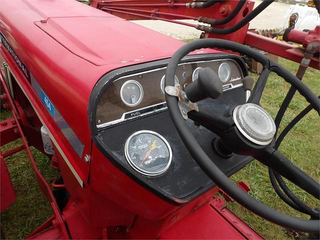 Image of International Harvester 464 equipment image 3