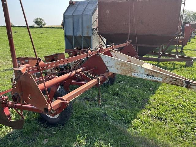 Image of International Harvester 456 equipment image 3