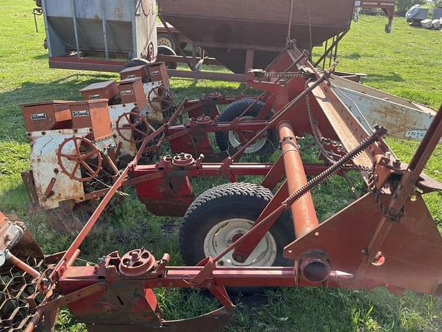 Image of International Harvester 456 equipment image 4