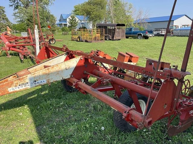 Image of International Harvester 456 equipment image 1