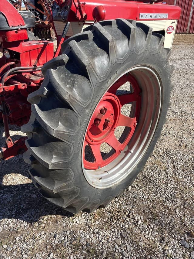 Image of International Harvester 460 equipment image 4
