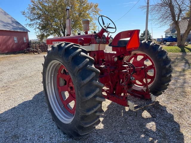 Image of International Harvester 460 equipment image 2