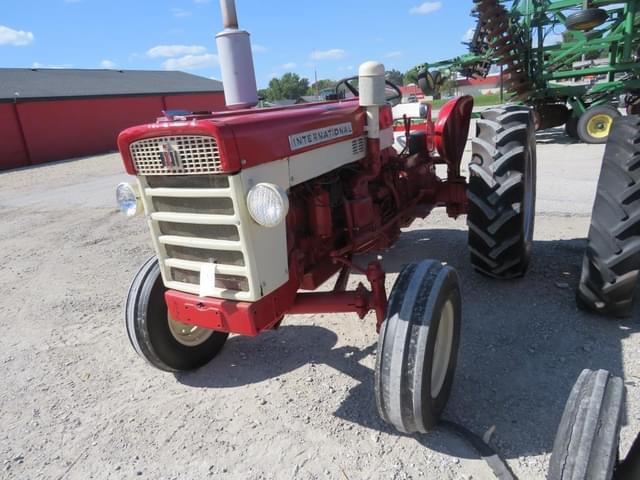 Image of International Harvester 460 equipment image 2