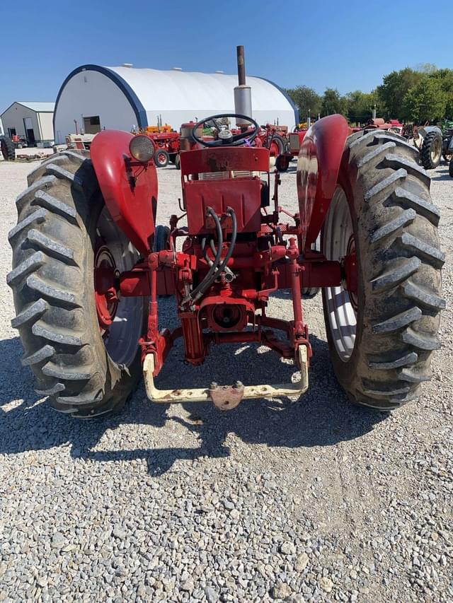Image of International Harvester 460 equipment image 3