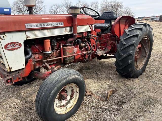 Image of International Harvester 460 equipment image 1