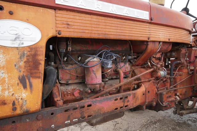 Image of International 460 equipment image 4