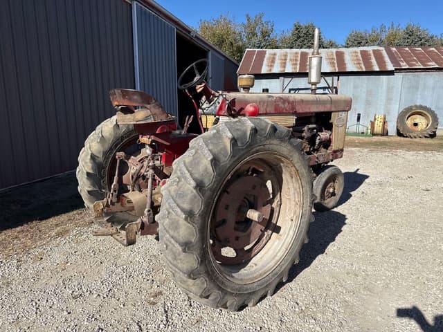 Image of International Harvester 460 equipment image 1