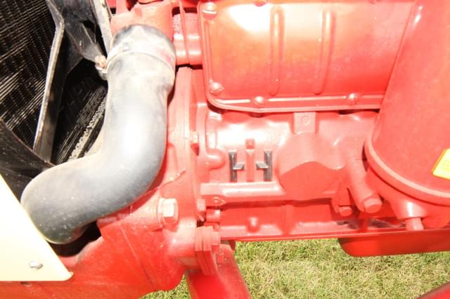 Image of International Harvester 460 equipment image 4