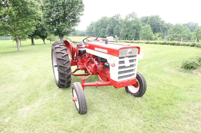 Image of International Harvester 460 equipment image 1