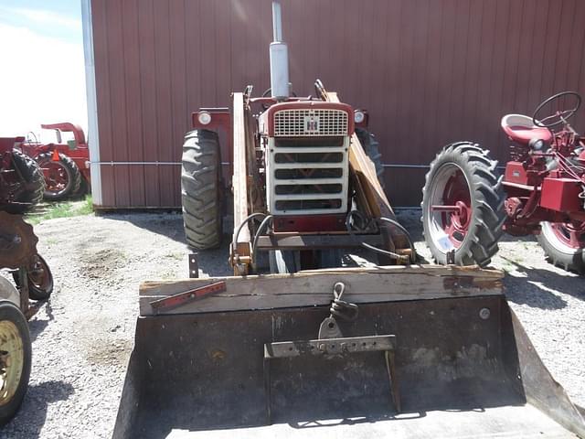 Image of International Harvester 460 equipment image 1