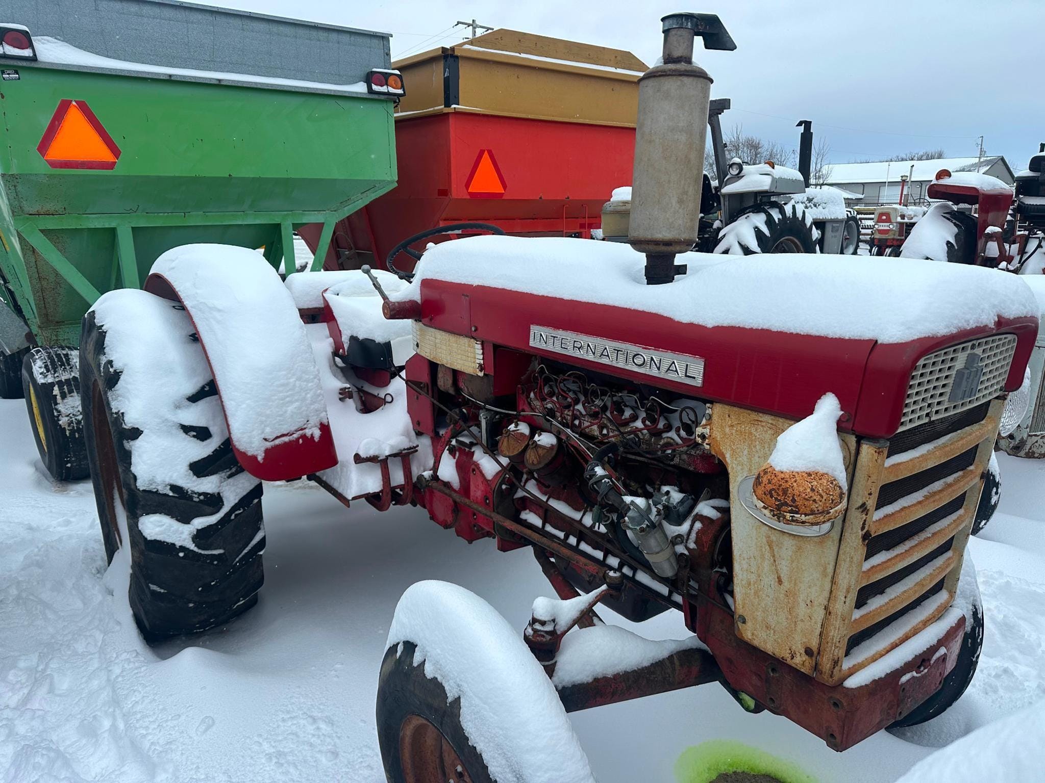 International Harvester 460 Equipment Image0