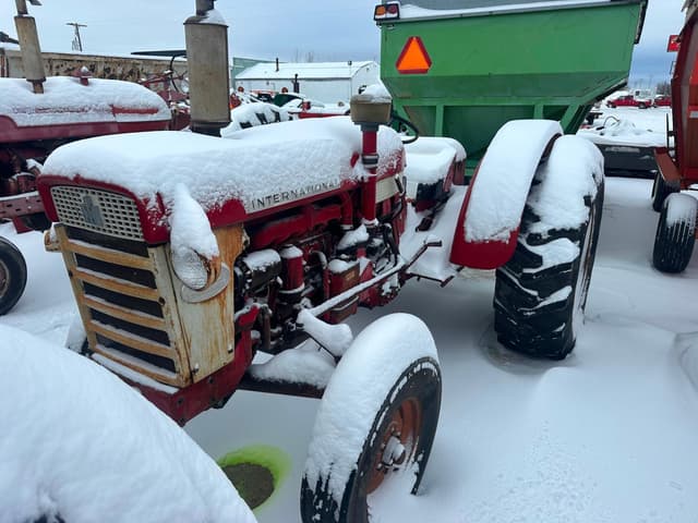 Image of International Harvester 460 equipment image 1