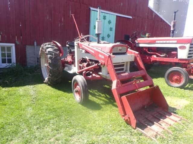 Image of International Harvester 460 equipment image 1