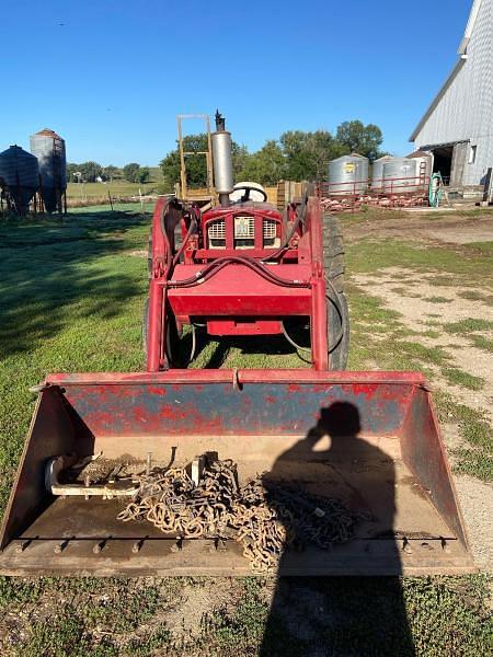 Image of International Harvester 460 equipment image 1