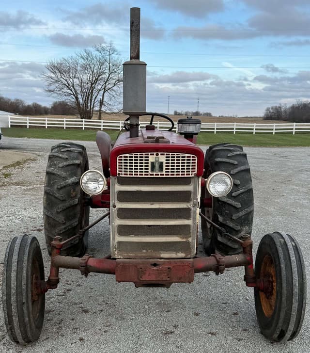 Image of International Harvester 460 equipment image 3
