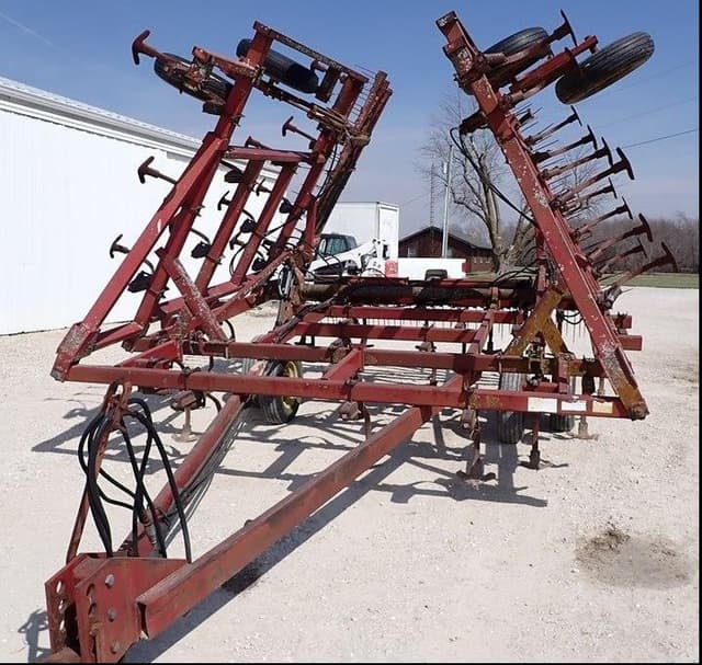 Image of International Harvester 4600 equipment image 3