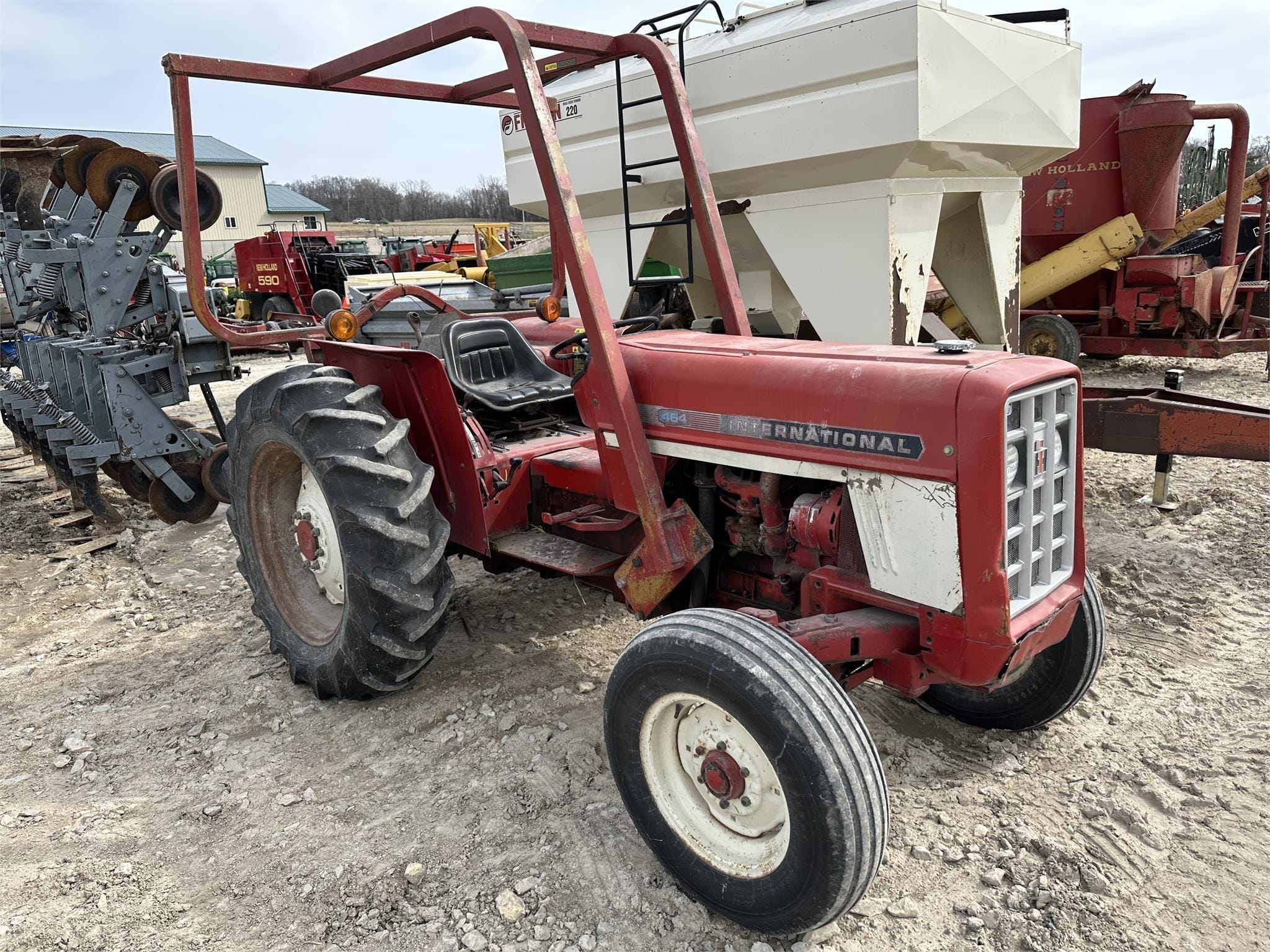 Main image International Harvester 464