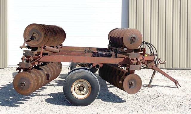 Image of International Harvester 470 equipment image 2