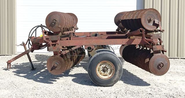 Image of International Harvester 470 equipment image 3