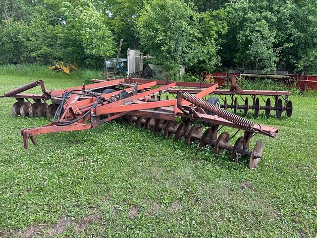 Image of International Harvester 470 equipment image 2