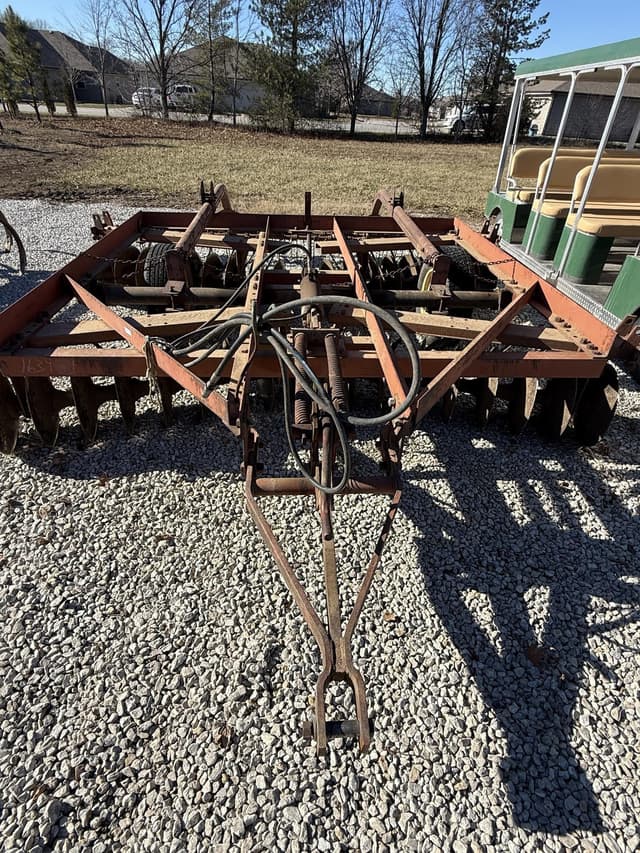 Image of International Harvester 470 equipment image 2