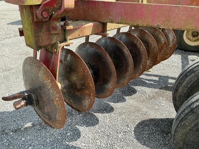 Image of International Harvester 470 equipment image 4