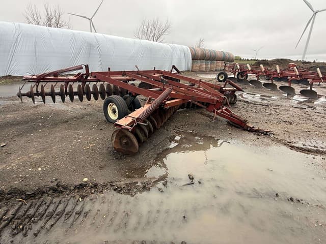 Image of International Harvester 470 equipment image 2