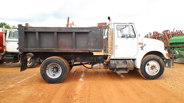 Image of International 4700 equipment image 3