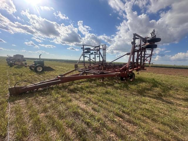 Image of International Harvester 4700 equipment image 1