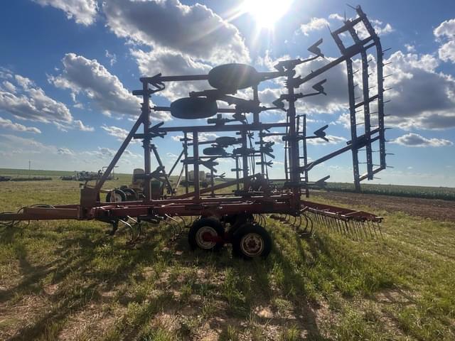 Image of International Harvester 4700 equipment image 2