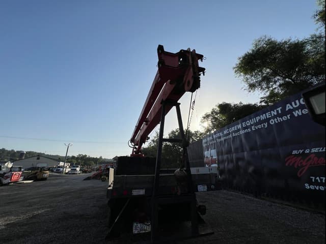 Image of International 4700 equipment image 4