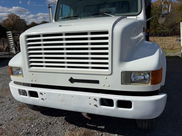 Image of International 4700 equipment image 3