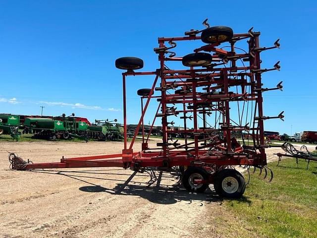 Image of International Harvester 4700 equipment image 2