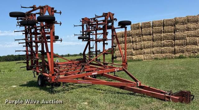 Image of International Harvester 4700 equipment image 2