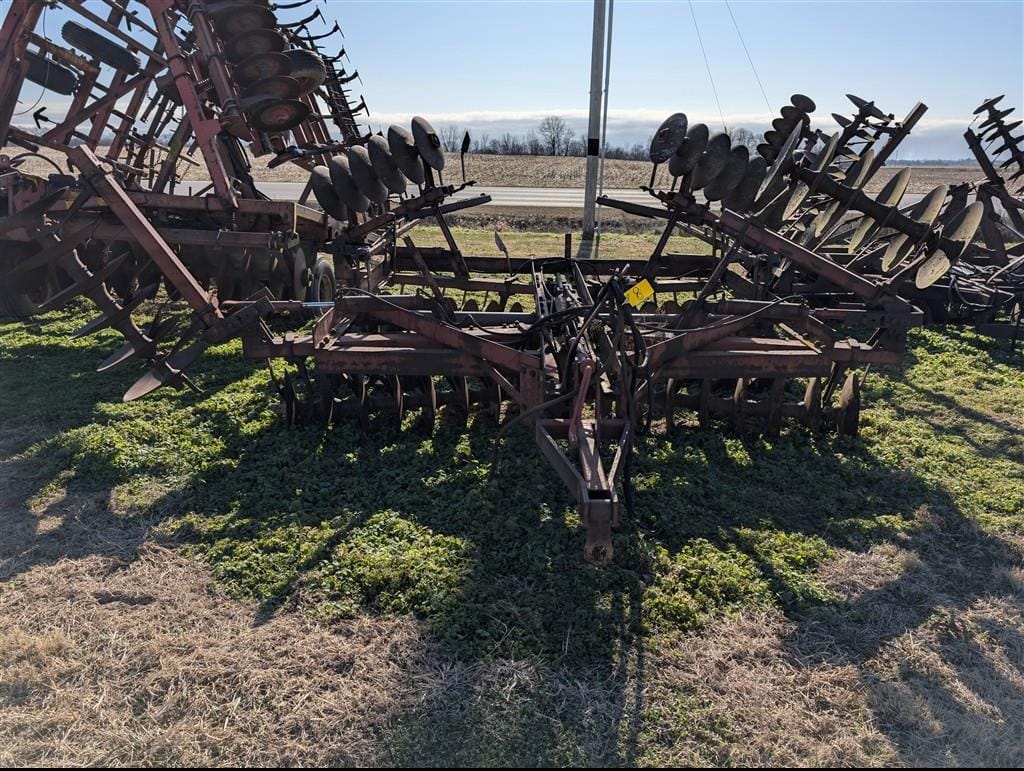 International 475 Equipment Image0