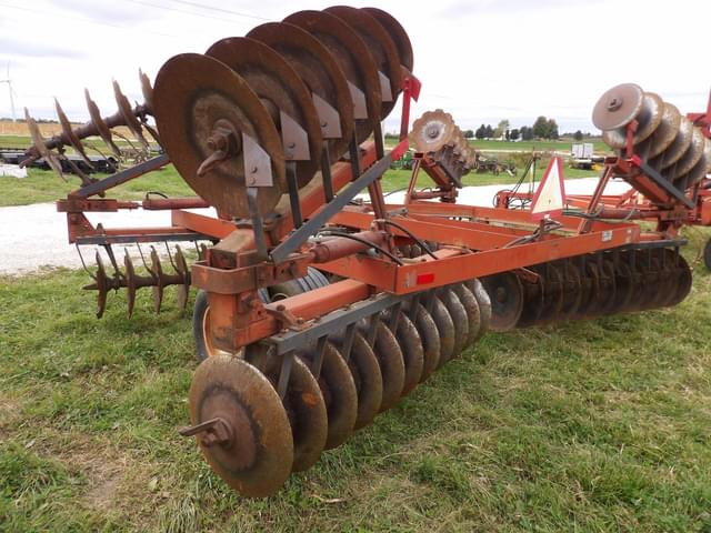 Image of International Harvester 475 equipment image 4