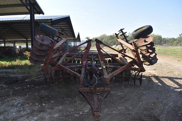 Image of International Harvester 490 equipment image 1