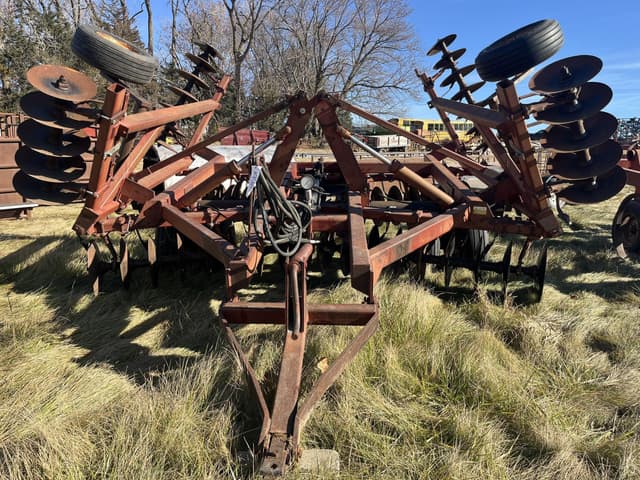 Image of International Harvester 490 equipment image 1