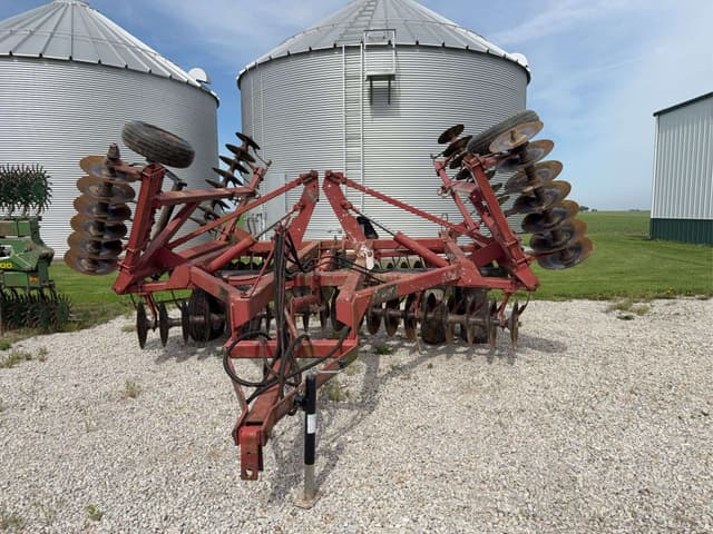Image of International Harvester 490 equipment image 2