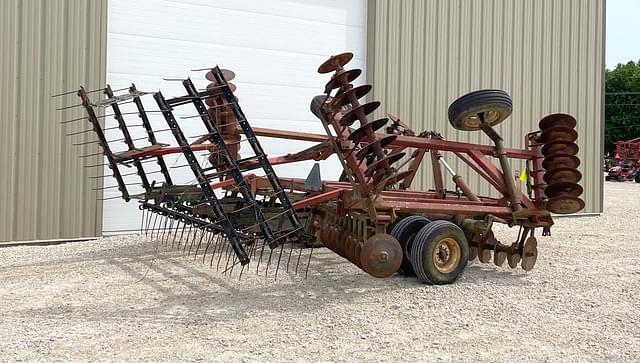 Image of International Harvester 490 equipment image 4
