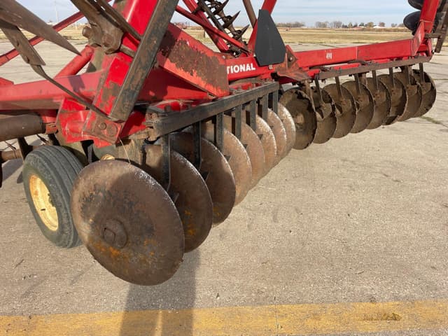 Image of International Harvester 490 equipment image 4